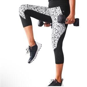 ATHLETA Capri Leggings Women's Small. Black White.‎ Perforated. Gym Workout